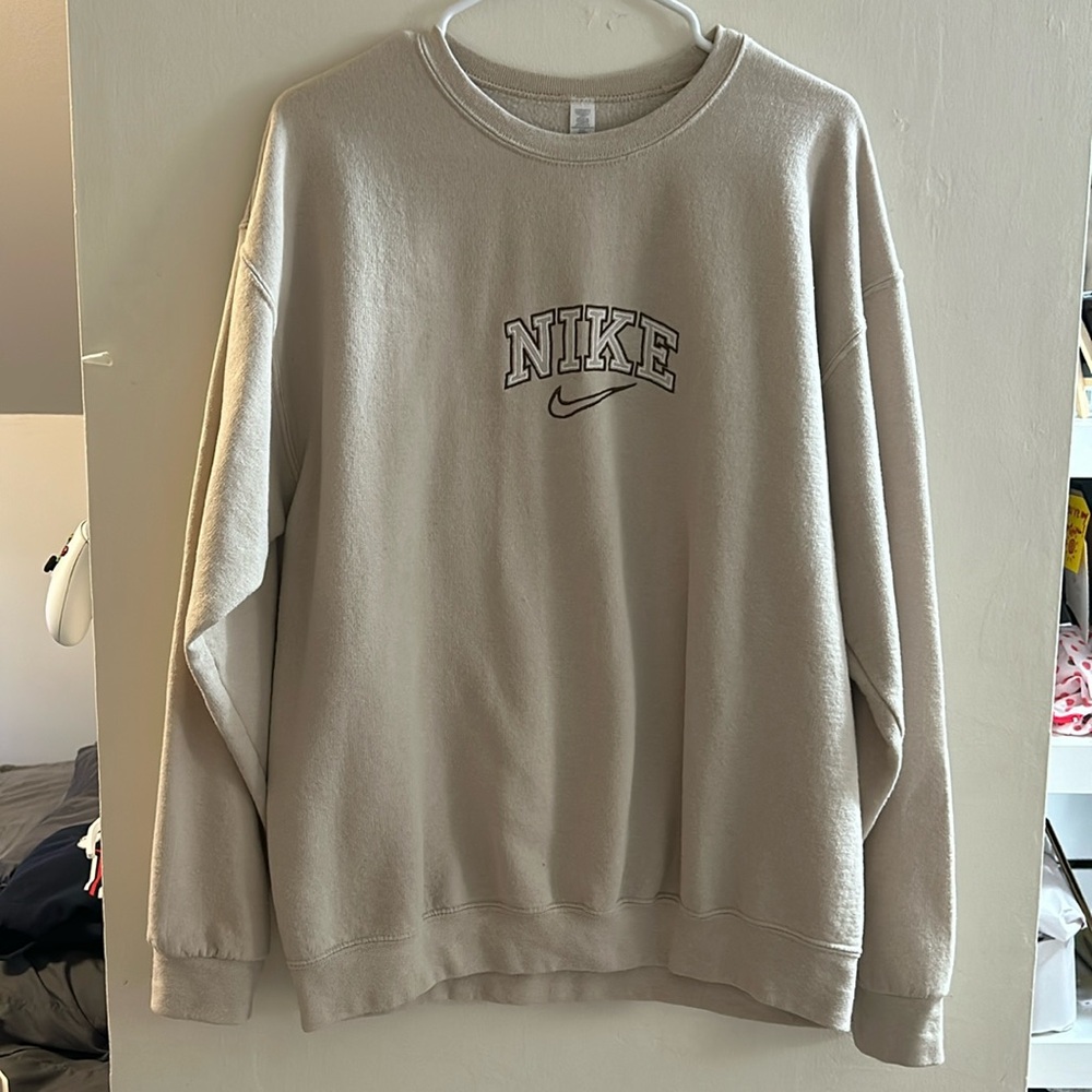 NIKE Tan/Beige Long Sleeve Crewneck Sweater